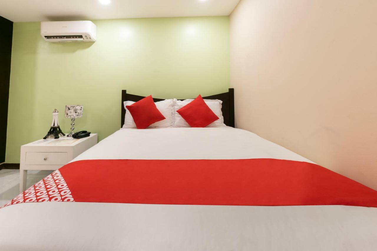 Oyo 171 Amore Hotel Muntinlupa City Buitenkant foto