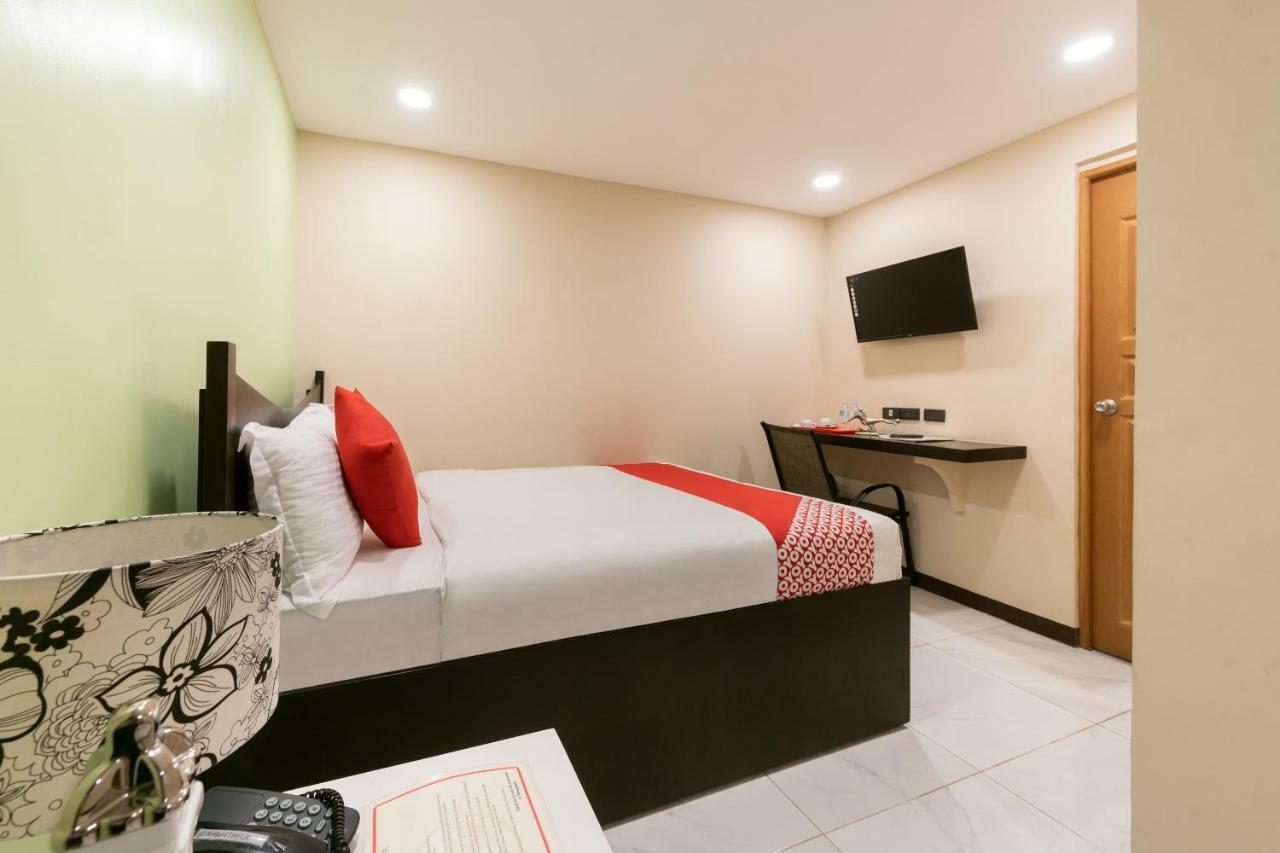 Oyo 171 Amore Hotel Muntinlupa City Buitenkant foto